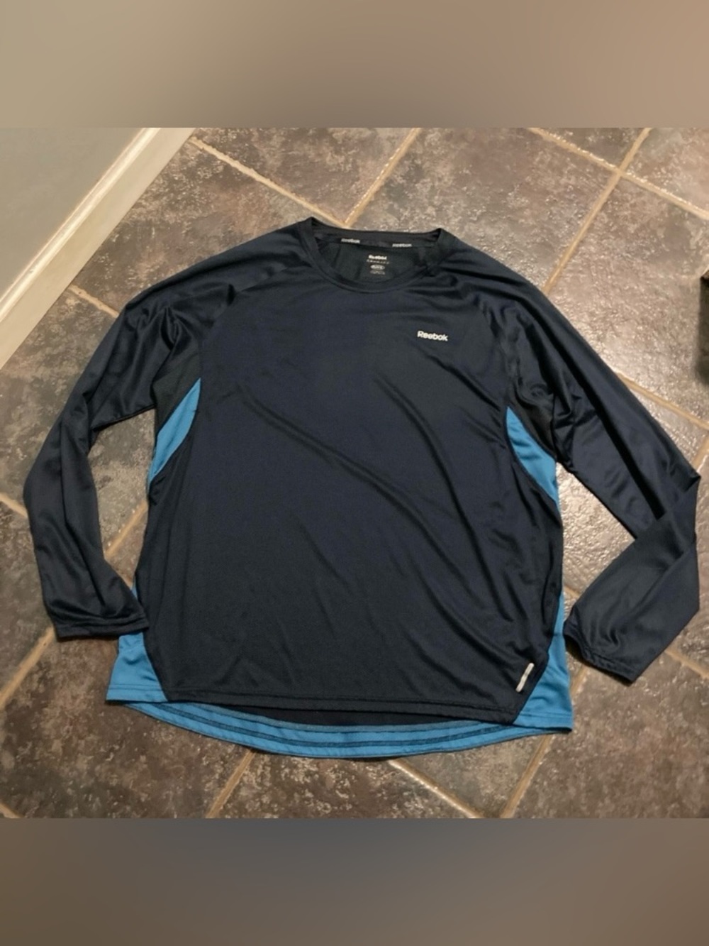 Reebok Men's Navy Long Sleeve Athletic Top with Light Blue Panels Size XL